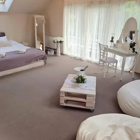 Viesu Nams Cetri Gadalaiki Holiday home Eikazi